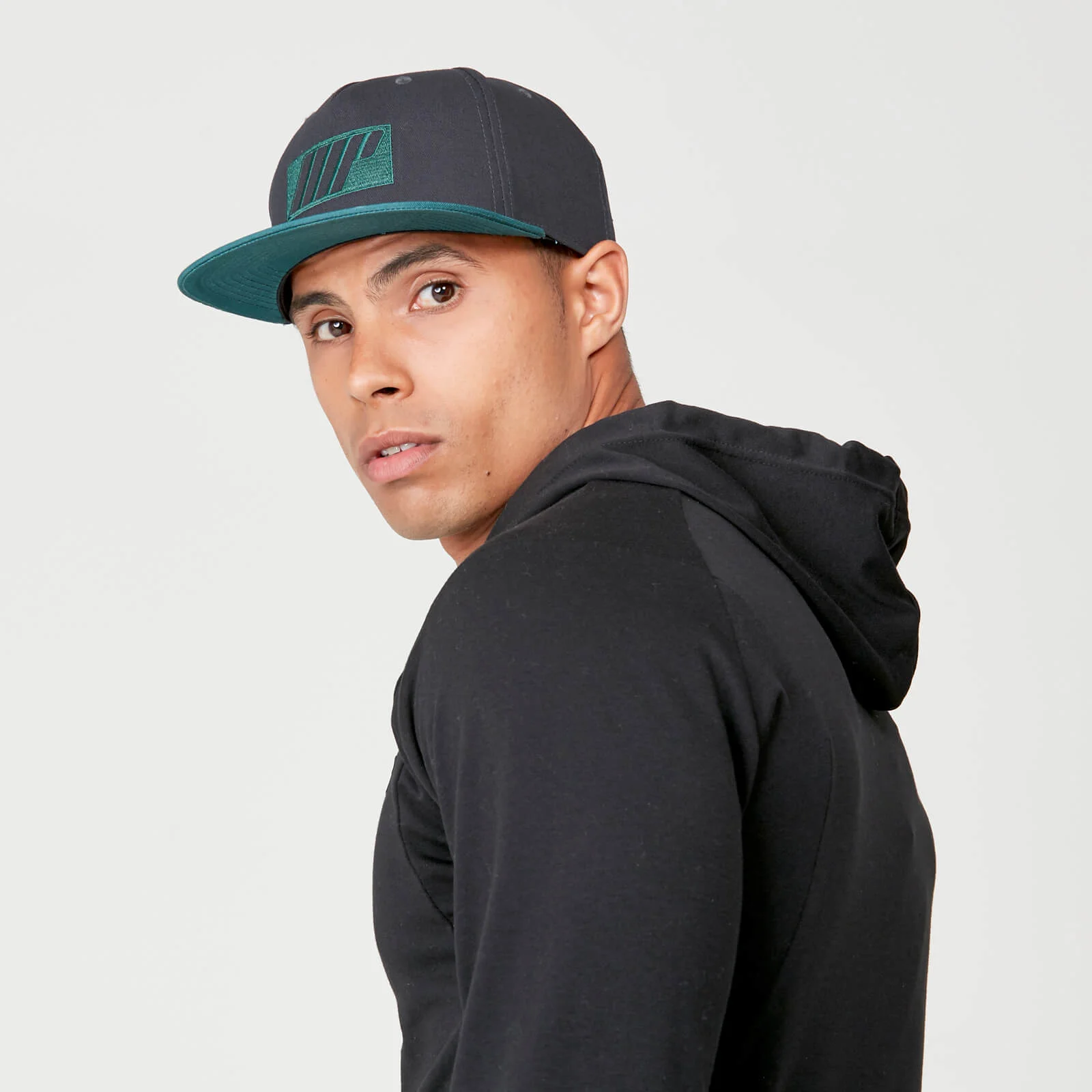 Dviejų spalvų „Snapback“ kepurė su snapeliu vaizdas 1